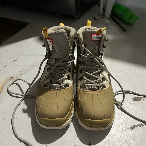 Like new Hunter Explorer Waterproof Duck Boots - Picture 5 of 6